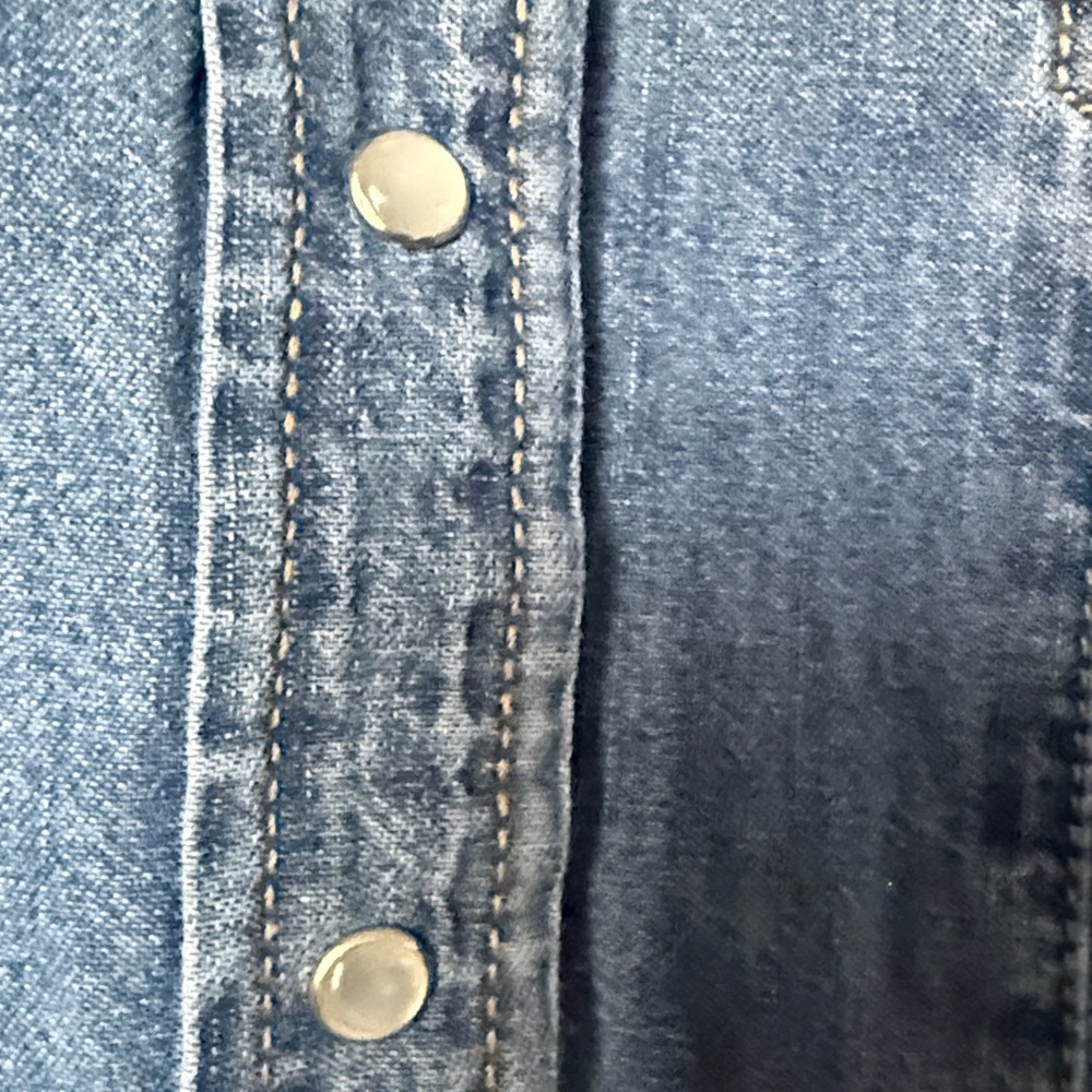 Highway Wet Seal Classic Blue Denim Snap Up Shirt NWT Sz Lg  Pearlized Snaps - Picture 3 of 8